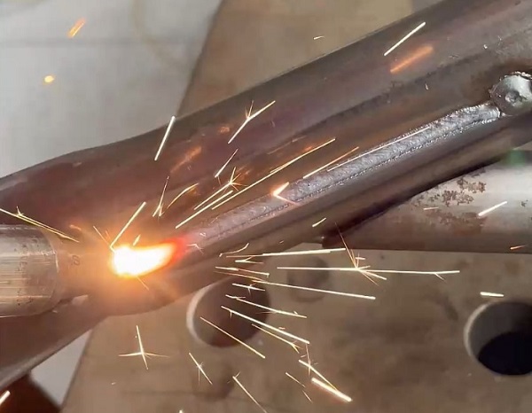 激光焊接機(jī)用交流電還是直流電？