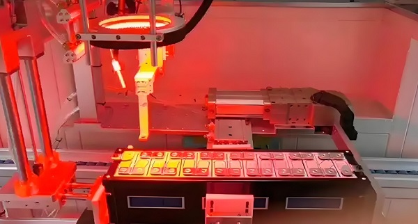 鋰電池激光焊接機(jī)對(duì)鋰電池生產(chǎn)有什么幫助？