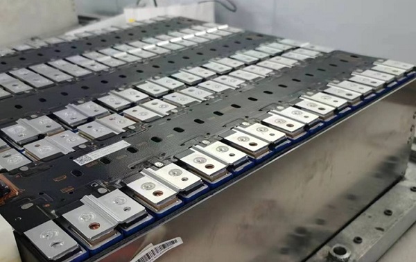 如何防止電池pack激光焊接機(jī)內(nèi)部積灰？