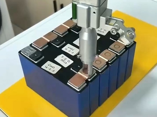 手持式鋰電池激光焊接機